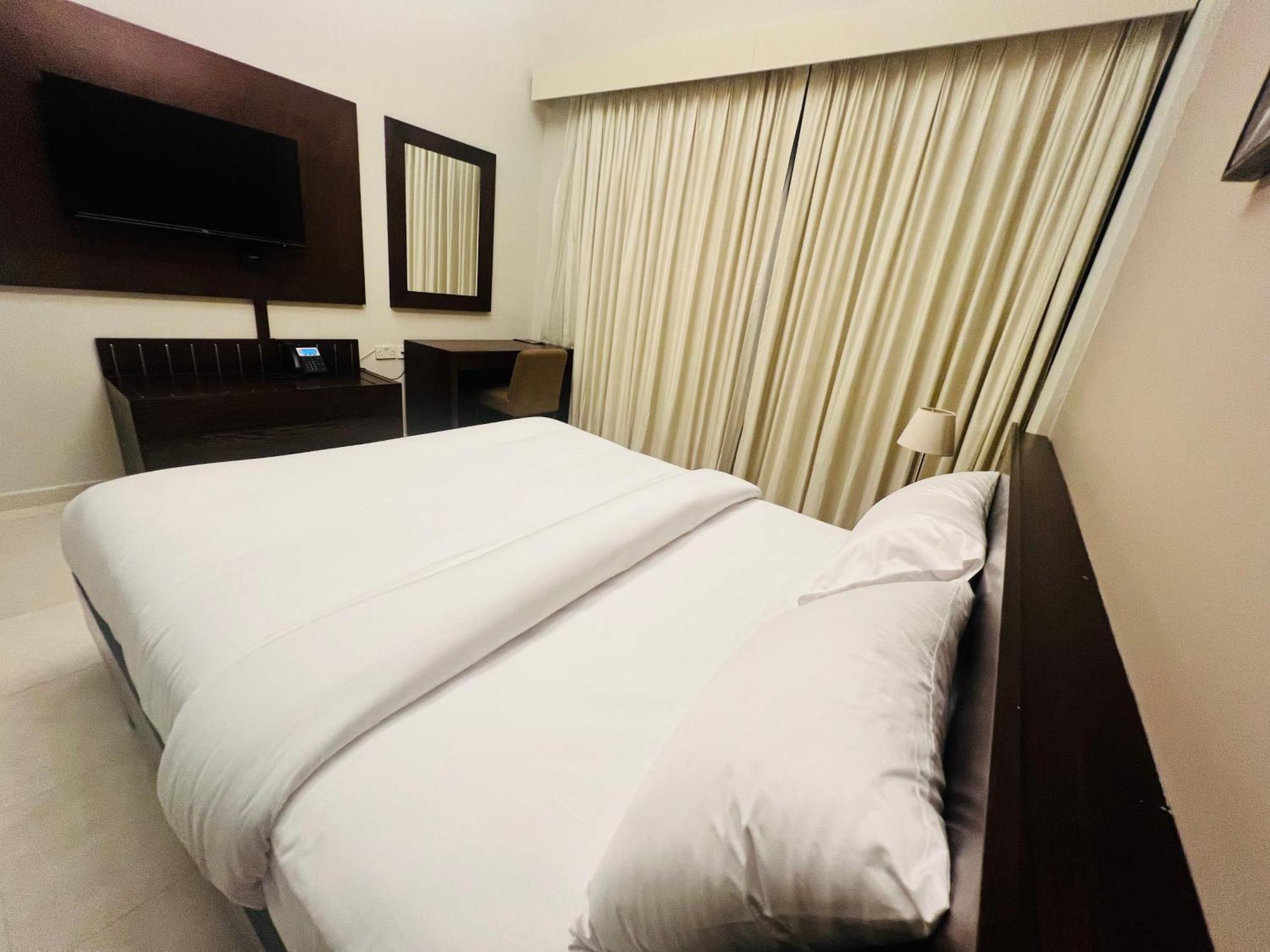 Alraef Luxury Apartments Дубай Екстериор снимка
